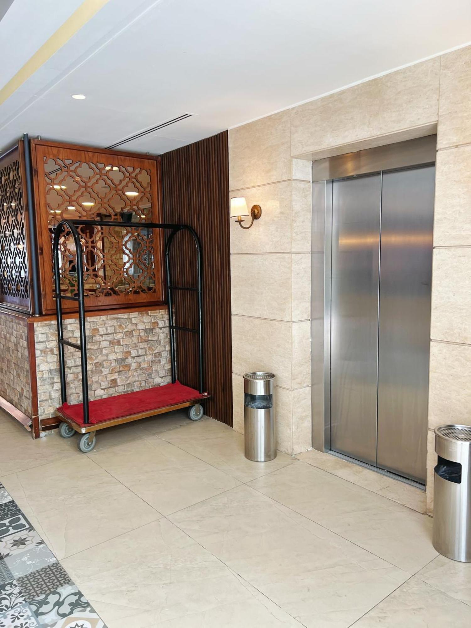 Hotel 7th Star Hotel&suites 3*