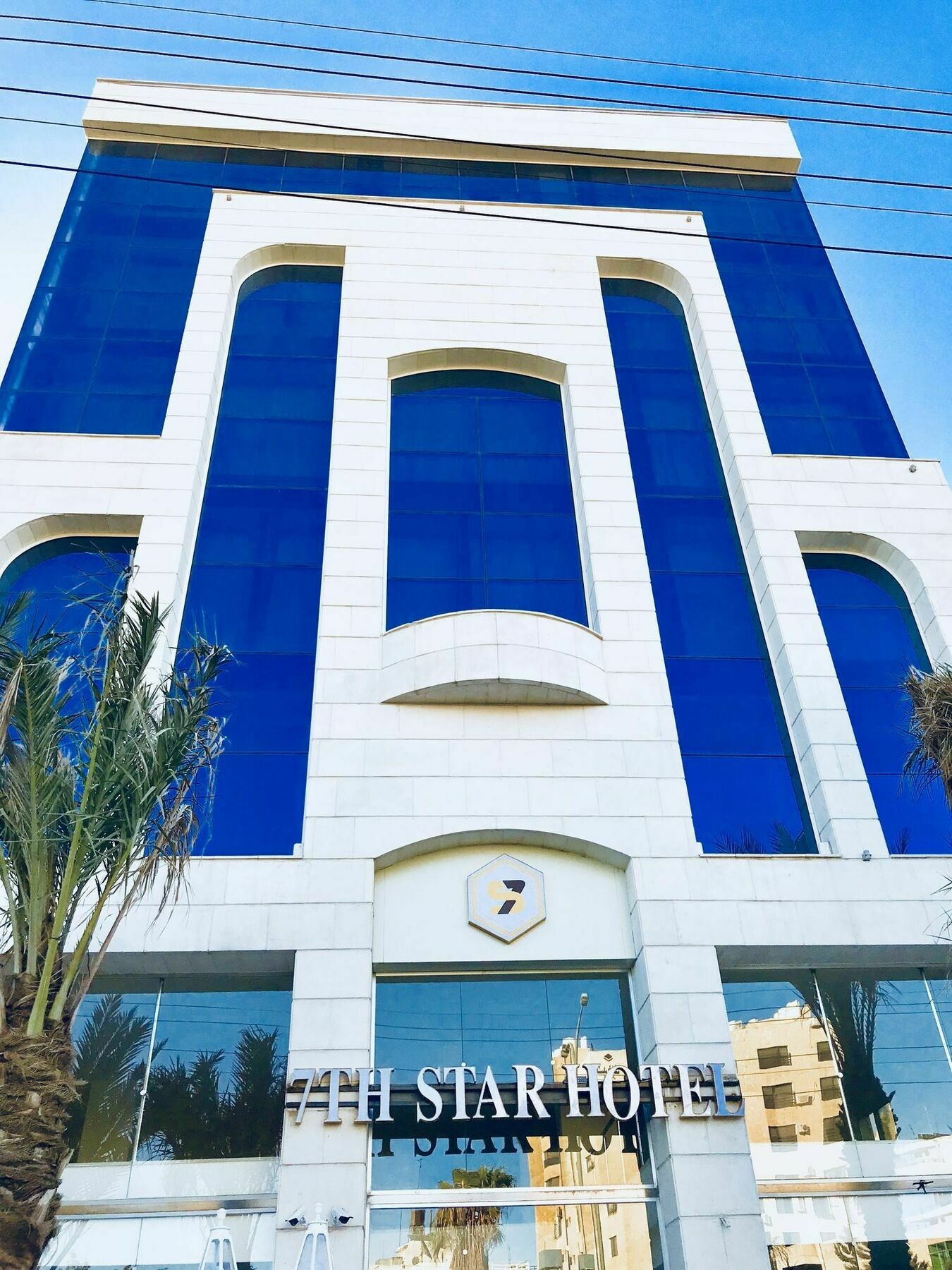 Hotel 7th Star Hotel&suites